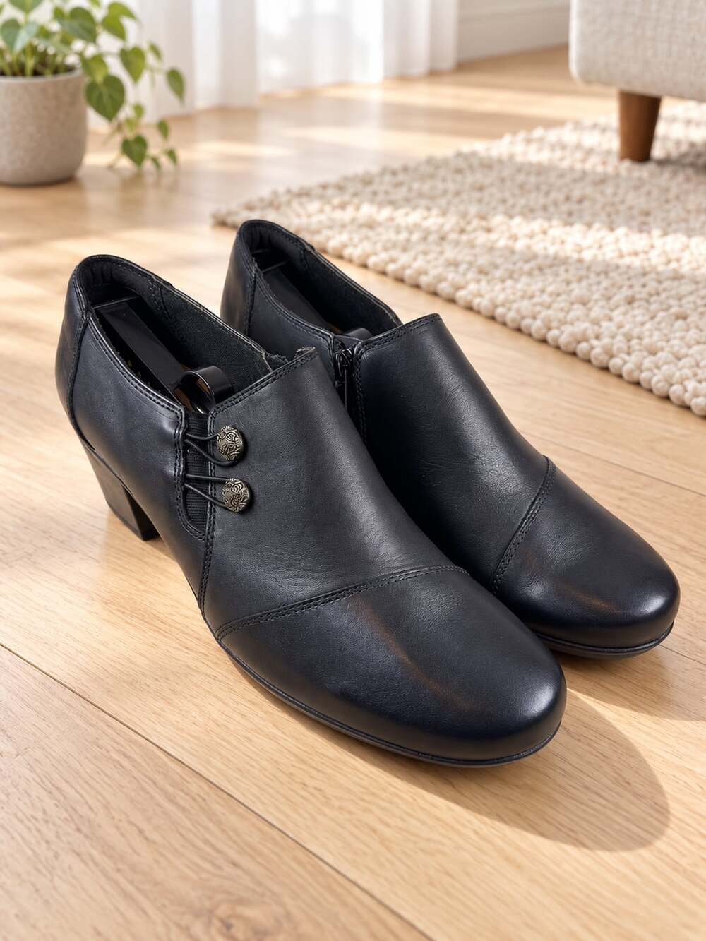 Clarks Emslie Warren Black Leather Shootie Booties Side Zip 12 W Wide